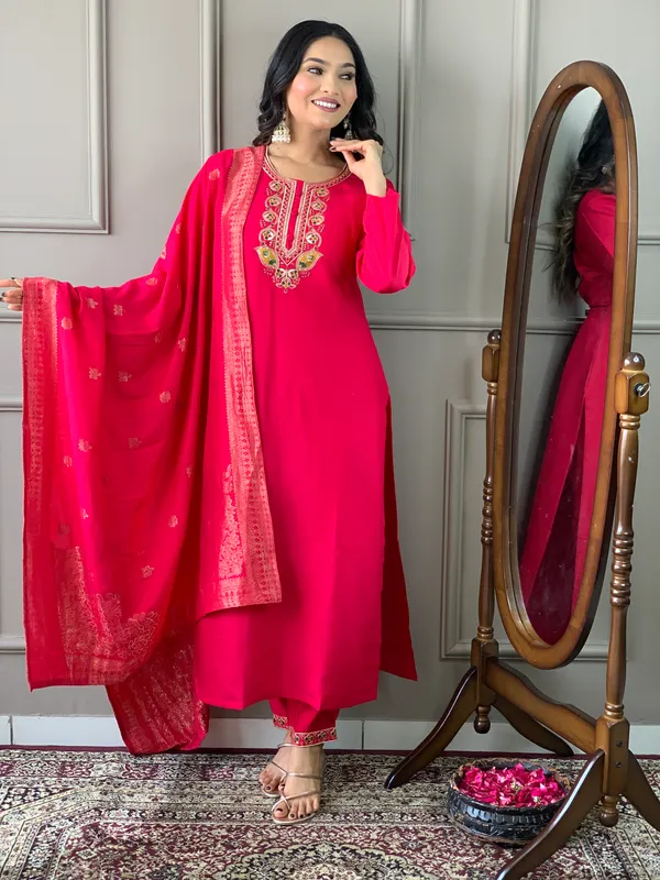 Red_Chanderi_Silk_Embroidery_Kurta_Pant_Set_For_Women
