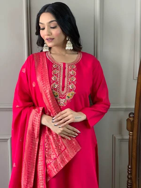 Red_Chanderi_Silk_Embroidery_Kurta_Pant_Set_For_Women