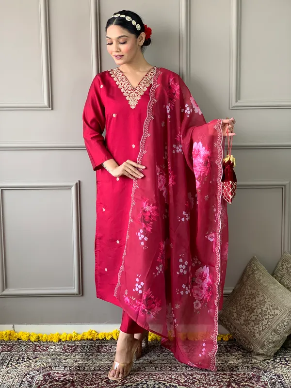 Red_Chanderi_Silk_Embroidery_Kurta_Pant_Set_For_Women