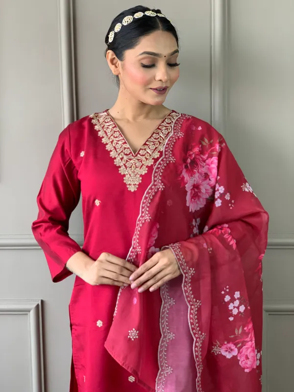 Red_Chanderi_Silk_Embroidery_Kurta_Pant_Set_For_Women