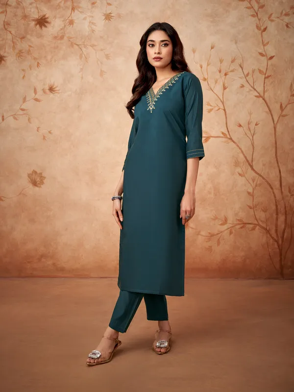 Blue_Cotton_Silk_Fabric_Straight_Kurta_Pant_And_Dupatta_Set