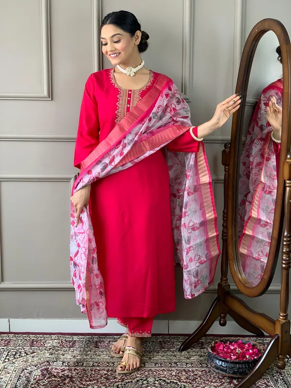 Red_Chanderi_Silk_Embroidery_Kurta_Pant_Set_For_Women