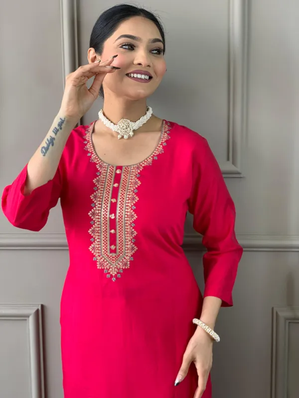 Red_Chanderi_Silk_Embroidery_Kurta_Pant_Set_For_Women