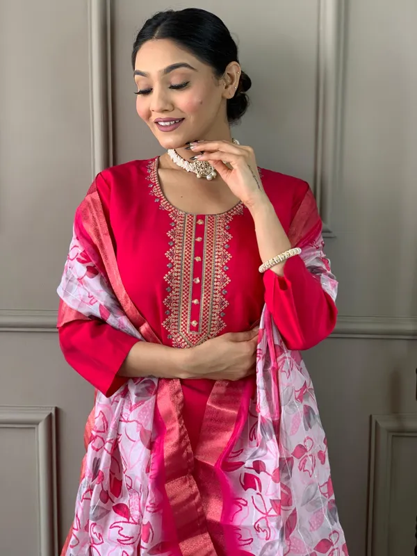 Red_Chanderi_Silk_Embroidery_Kurta_Pant_Set_For_Women