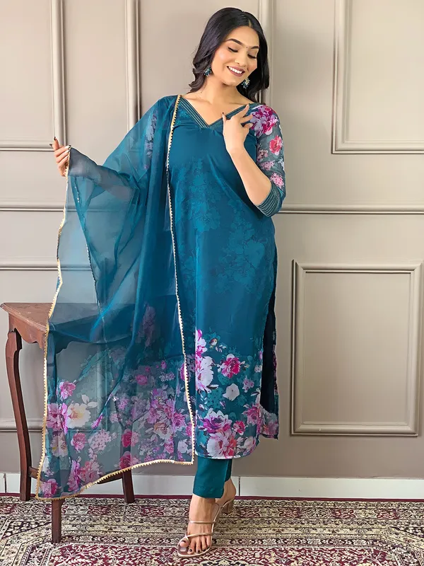 Blue_Viscose_Fabric_Embroidery_Kurta_Set_For_Women