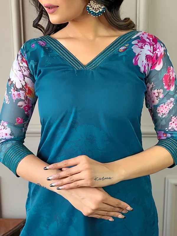 Blue_Viscose_Fabric_Embroidery_Kurta_Set_For_Women