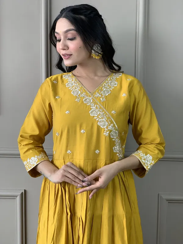 Mustard_Chanderi_Cotton_Embroide_Kurta_Pant_Dupatta_Set