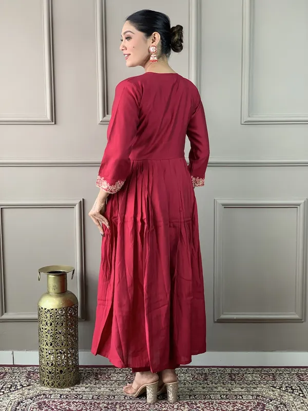 Red_Chanderi_Cotton_Embroide_Kurta_Pant_Dupatta_Set