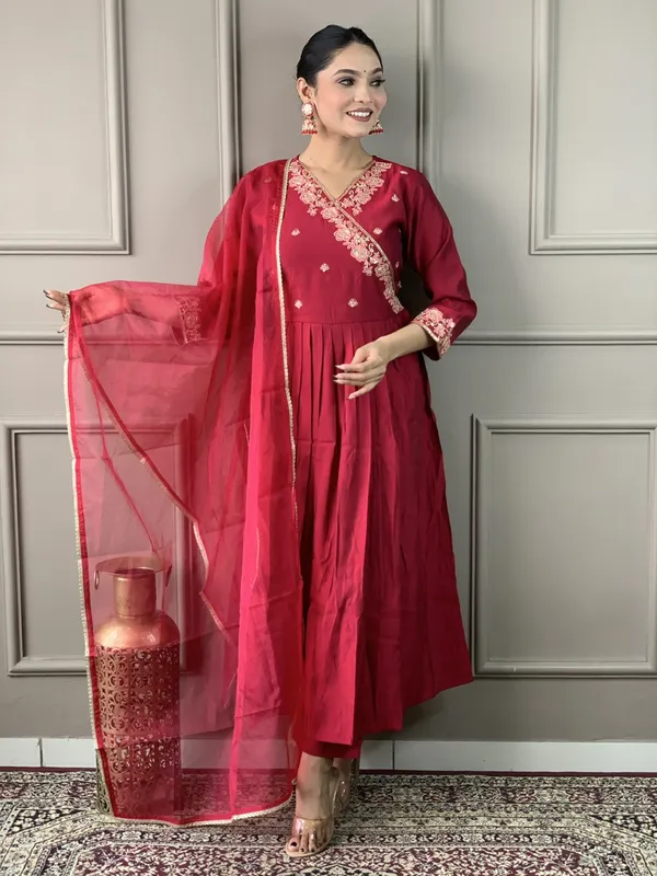 Red_Chanderi_Cotton_Embroide_Kurta_Pant_Dupatta_Set