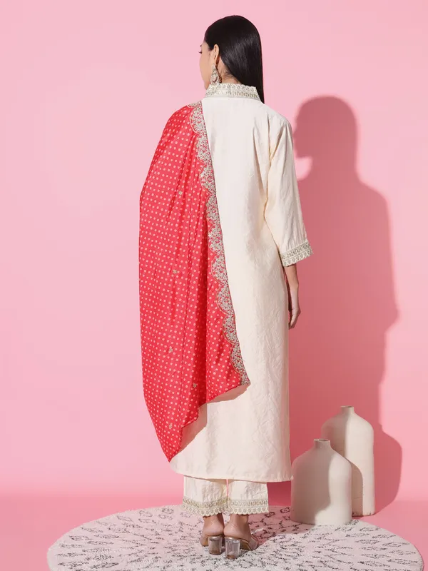 White_Gadwal_Fabric_Embroidery_Kurta_Set_For_Women