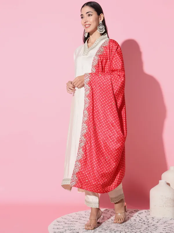White_Gadwal_Fabric_Embroidery_Kurta_Set_For_Women