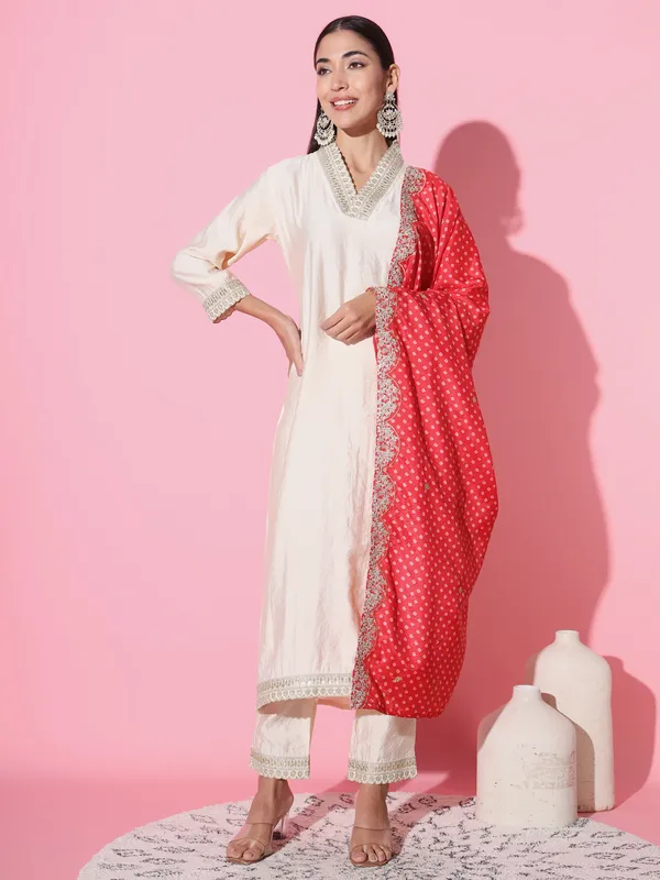 White_Gadwal_Fabric_Embroidery_Kurta_Set_For_Women