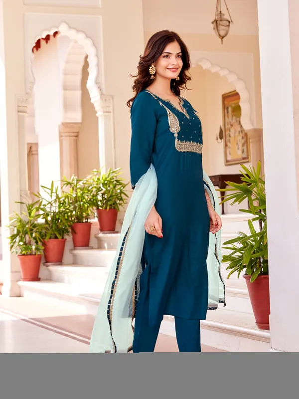 Blue_Beautiful_Silk_Embroide_Kurta_Pant_Dupatta_Set