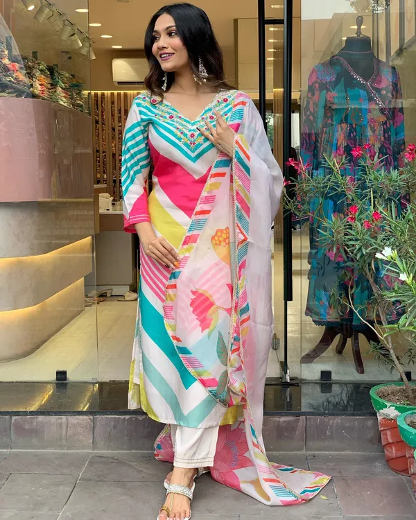 Pink_Printed_Viscose_Fabric_Straight_Kurta_Pant_And_Dupatta_Set
