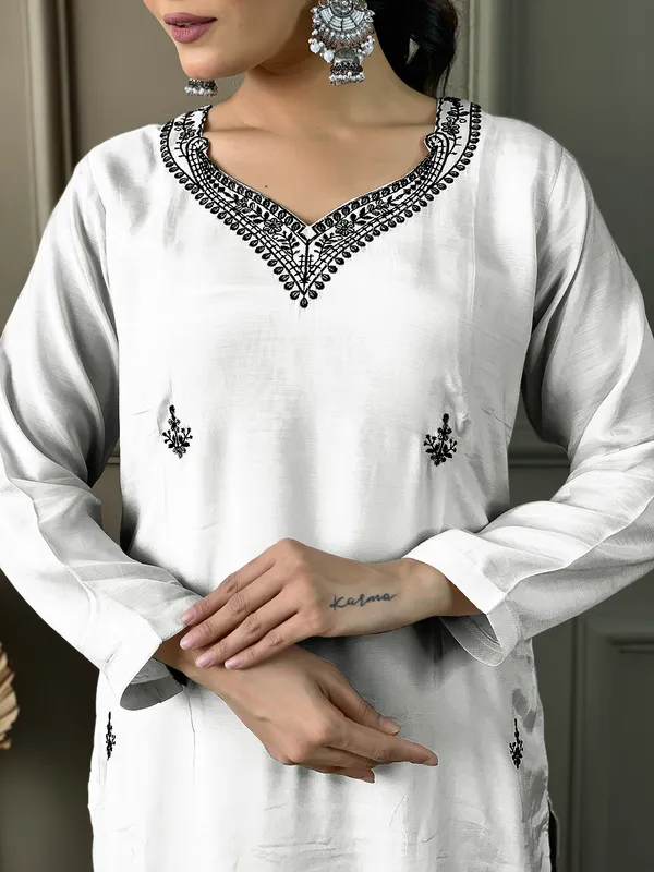 White_Viscose_Fabric_Straight_Kurta_Pant_And_Dupatta_Set