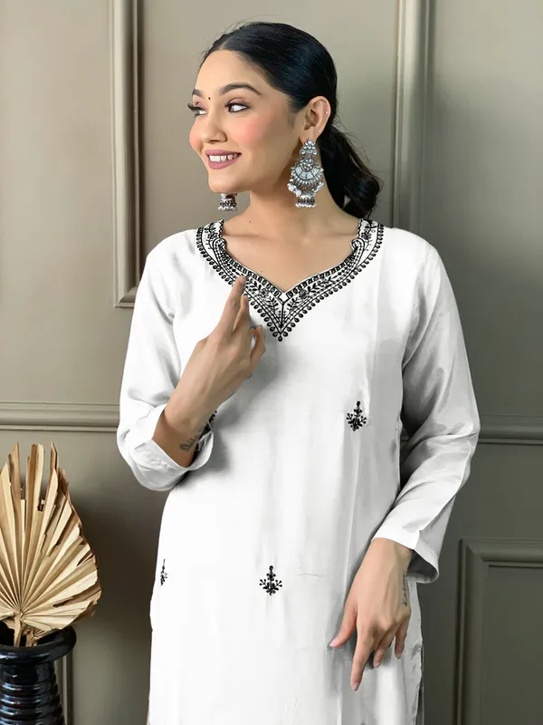 White_Viscose_Fabric_Straight_Kurta_Pant_And_Dupatta_Set