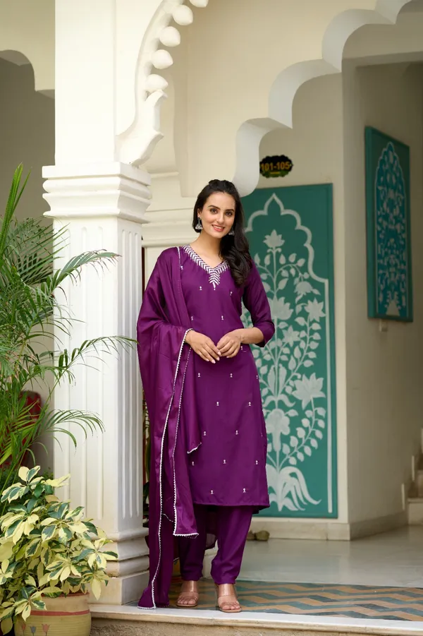 White_Chanderi_Viscose_Kalamkari_Printed_Straight_Kurta_With_Pant_And_Printed_Dupatta_Set