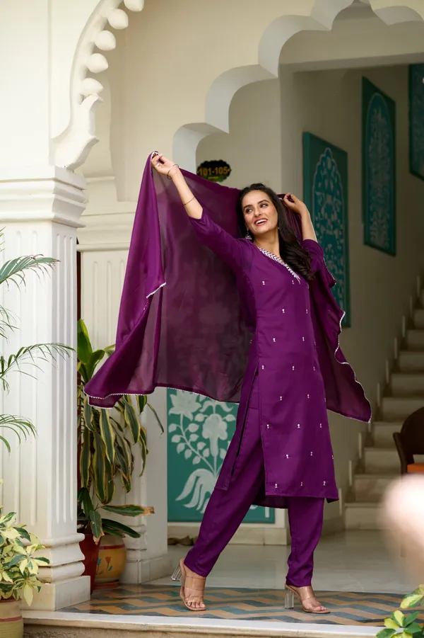 White_Chanderi_Viscose_Kalamkari_Printed_Straight_Kurta_With_Pant_And_Printed_Dupatta_Set
