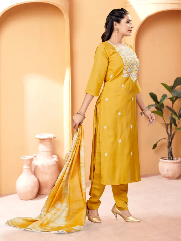 Yellow_Gorgeous_Chanderi_Silk_Thread_Work_Kurta_Pant_Dupatta_Set