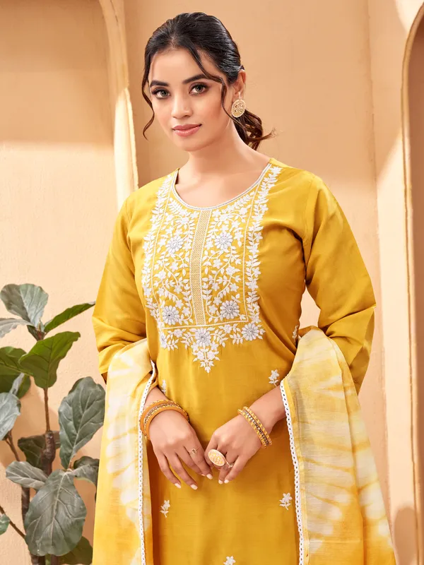 Yellow_Gorgeous_Chanderi_Silk_Thread_Work_Kurta_Pant_Dupatta_Set