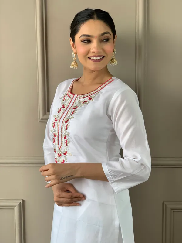 White_Embroide_Viscose_Chanderi_Fabric_Straight_Kurta_Pant_And_Dupatta_Set