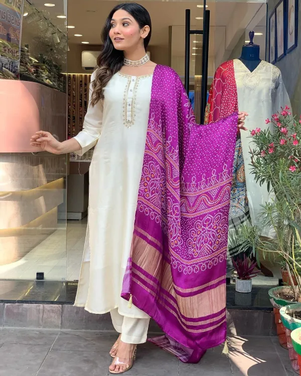 White_Gorgeous_Chanderi_Silk_Embroide_Kurta_Pant_Dupatta_Set