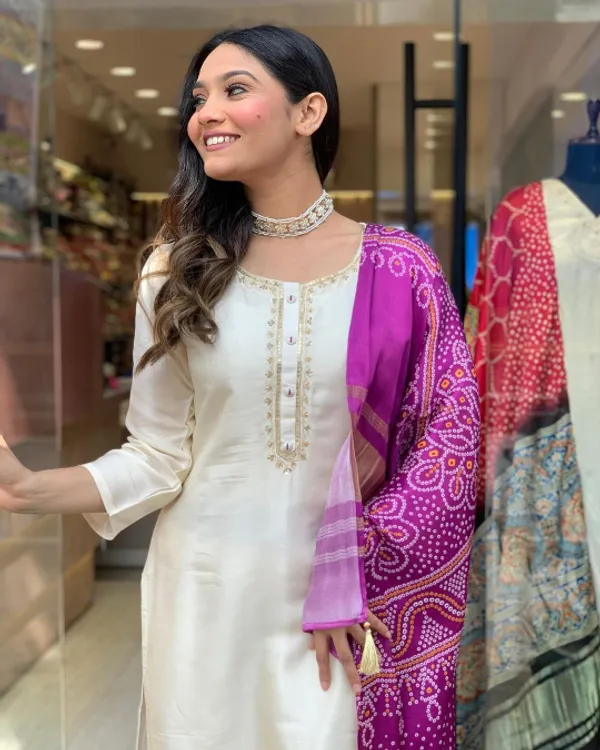 White_Gorgeous_Chanderi_Silk_Embroide_Kurta_Pant_Dupatta_Set