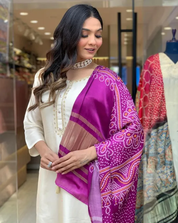 White_Gorgeous_Chanderi_Silk_Embroide_Kurta_Pant_Dupatta_Set