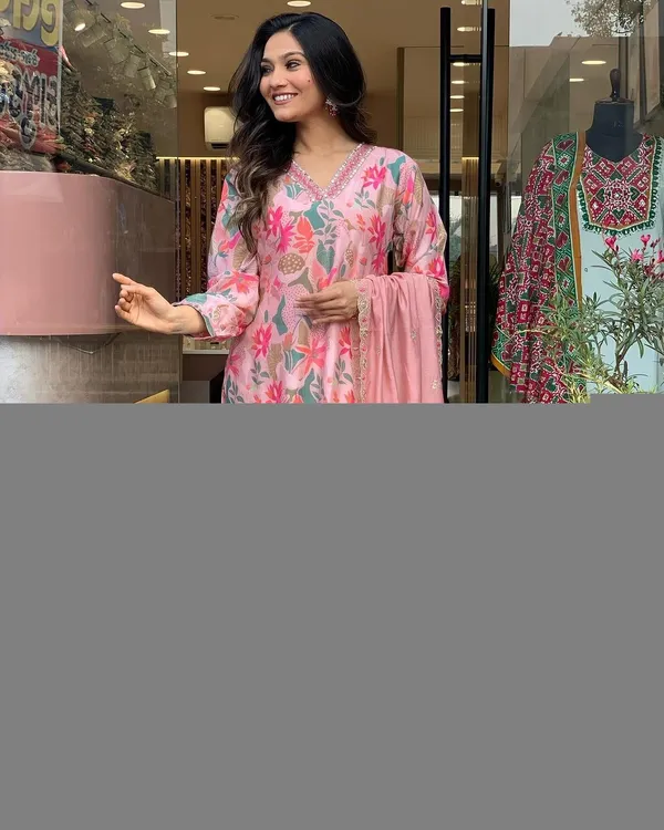 Pink_Printed_Viscose_Fabric_Straight_Kurta_Pant_And_Dupatta_Set