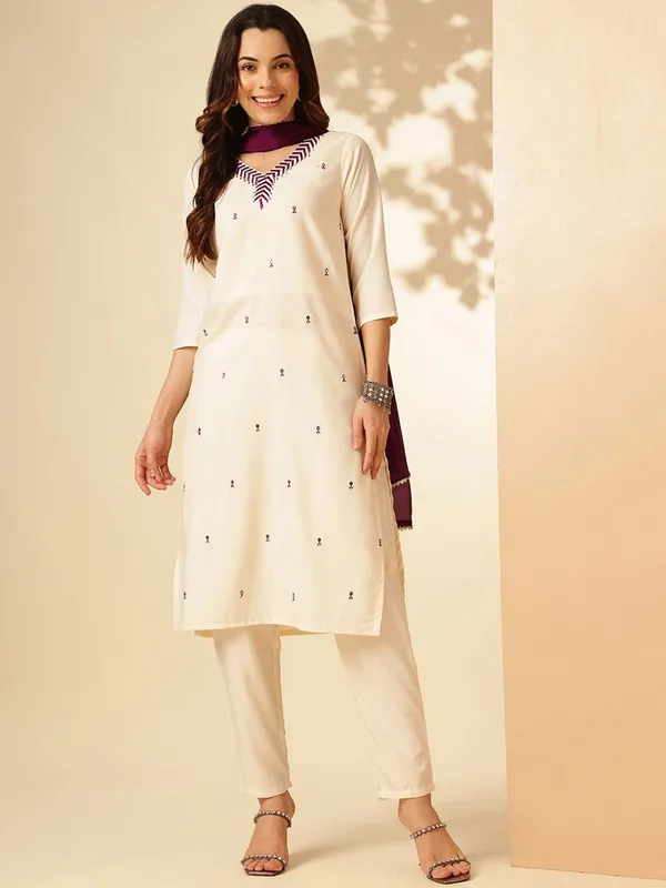 White_Rayon_Fabric_Printed_Kurta_Set_For_Women