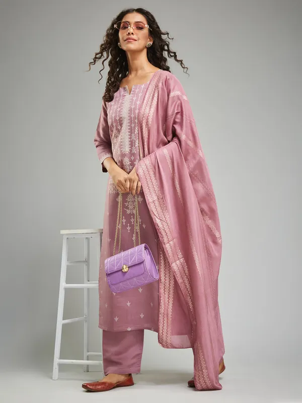 Onion_Viscose_Chanderi_Fabric_Printed_Work_Kurta_Pant_And_Dupatta_Set