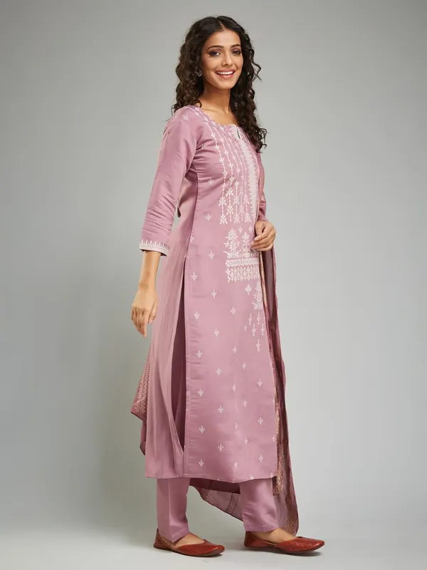 Onion_Viscose_Chanderi_Fabric_Printed_Work_Kurta_Pant_And_Dupatta_Set