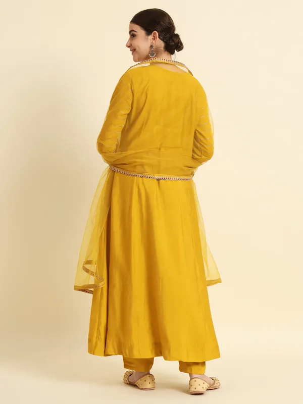 Yellow_Chanderi_Silk_Embroidery_Kurta_Set_For_Women