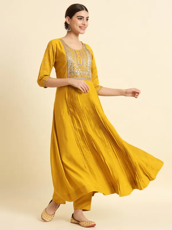 Yellow_Chanderi_Silk_Embroidery_Kurta_Set_For_Women