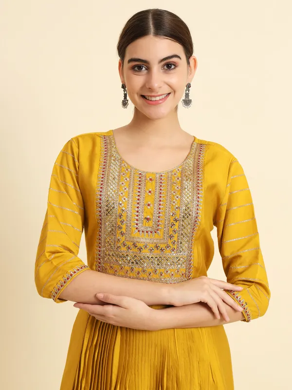 Yellow_Chanderi_Silk_Embroidery_Kurta_Set_For_Women