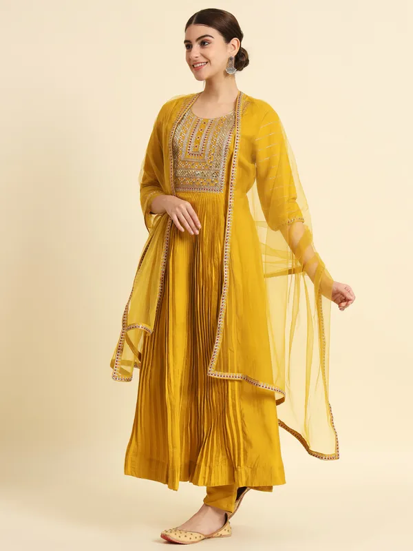 Yellow_Chanderi_Silk_Embroidery_Kurta_Set_For_Women
