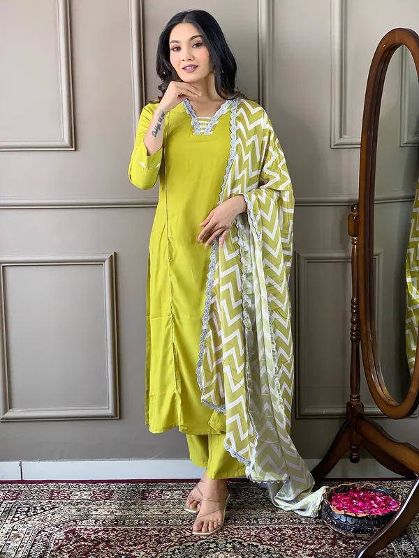 Yellow_Viscose_Fabric_Embroidery_Kurta_Set_For_Women