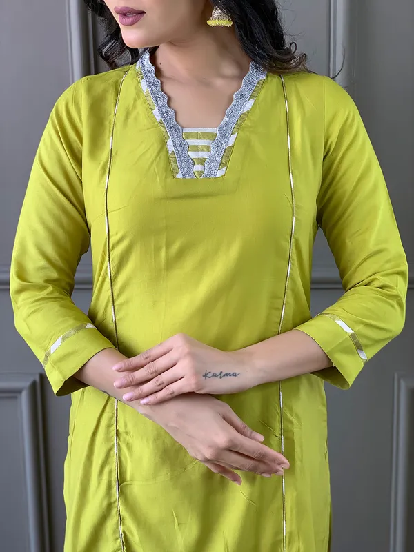 Yellow_Viscose_Fabric_Embroidery_Kurta_Set_For_Women