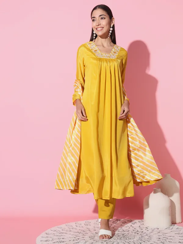 Yellow_Chanderi_Fabric_Embroidery_Kurta_Set_For_Women