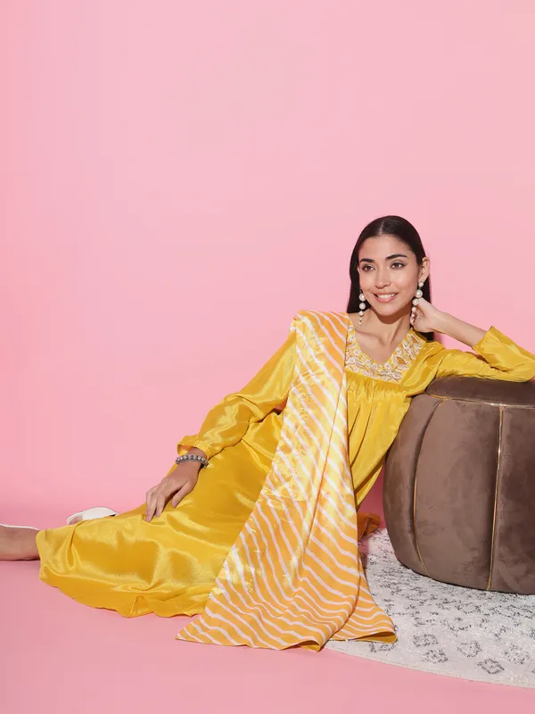 Yellow_Chanderi_Fabric_Embroidery_Kurta_Set_For_Women