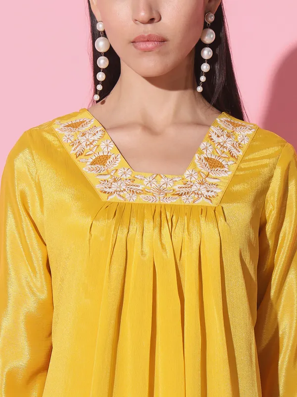 Yellow_Chanderi_Fabric_Embroidery_Kurta_Set_For_Women