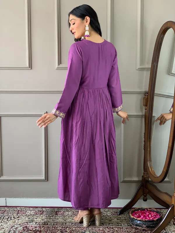 Purple_Embroide_Viscose_Fabric_Straight_Kurta_Pant_And_Dupatta_Set