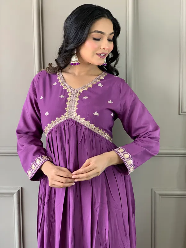 Purple_Embroide_Viscose_Fabric_Straight_Kurta_Pant_And_Dupatta_Set