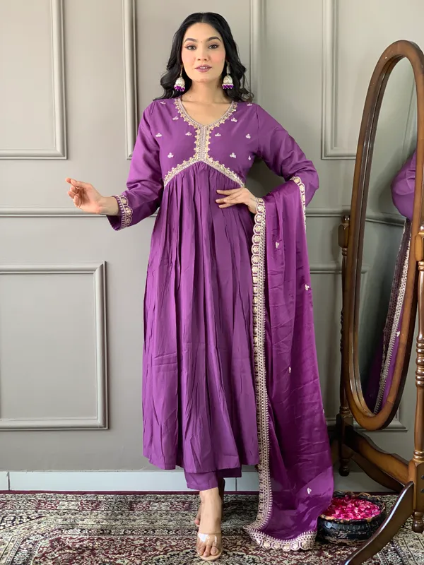 Purple_Embroide_Viscose_Fabric_Straight_Kurta_Pant_And_Dupatta_Set