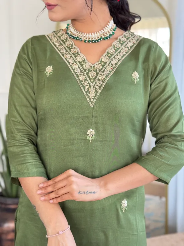 Pista_Embroide_Viscose_Kurta_Pant_And_Dupatta_Set