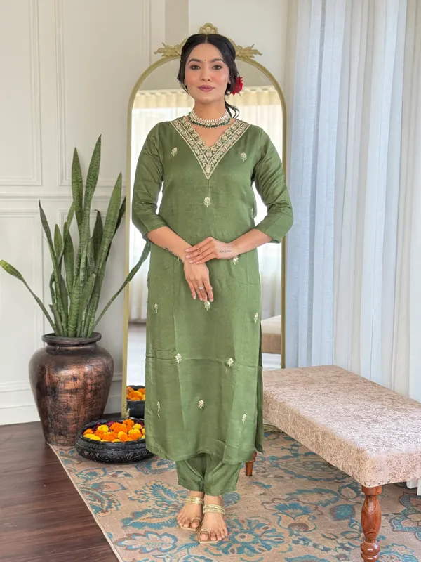 Pista_Embroide_Viscose_Kurta_Pant_And_Dupatta_Set