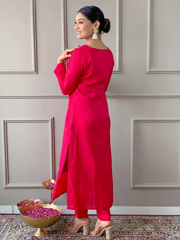 Red_Viscose_Fabric_Embroidery_Kurta_Set_For_Women