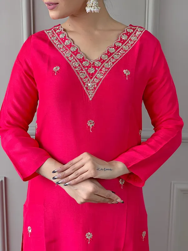 Red_Viscose_Fabric_Embroidery_Kurta_Set_For_Women