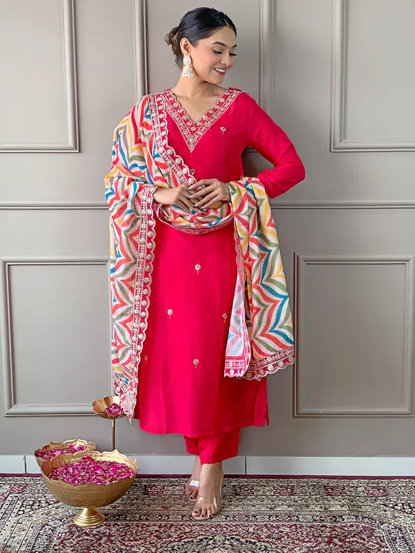 Red_Viscose_Fabric_Embroidery_Kurta_Set_For_Women