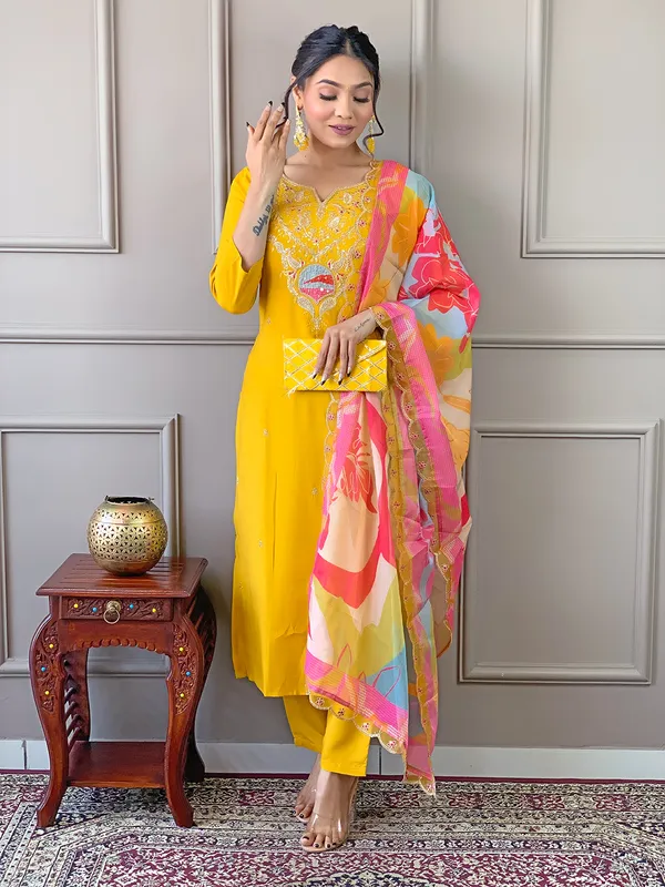 Yellow_Viscose_Fabric_Embroidery_Kurta_Set_For_Women